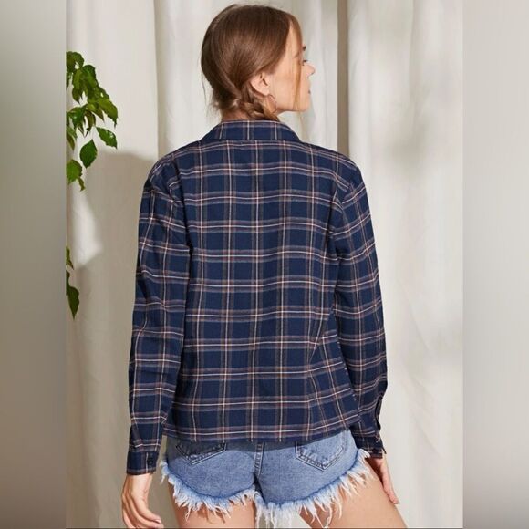 Romwe plaid button front pocket shirt. Size small. NWOT - Picture 3 of 5